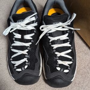 Keen Men's Black and White Sneakers